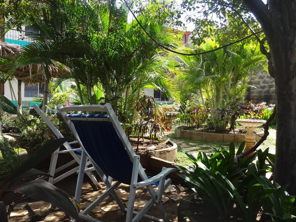Harvest House Nicaragua Hotel Leon Exterior photo