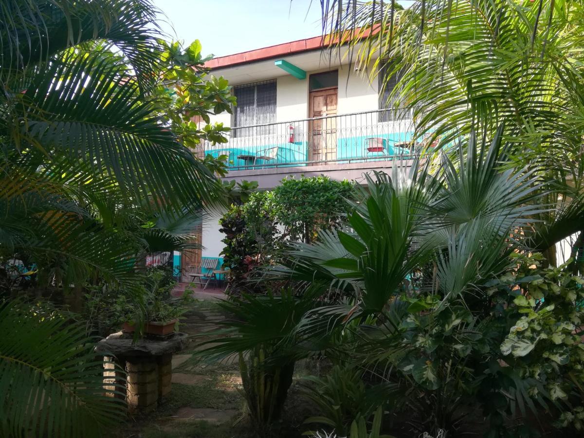 Harvest House Nicaragua Hotel Leon Exterior photo