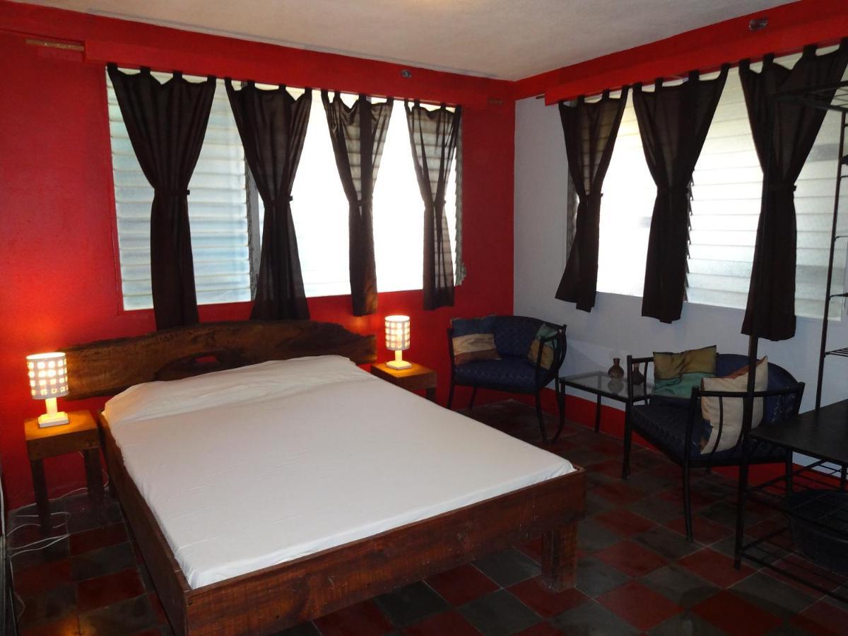 Harvest House Nicaragua Hotel Leon Exterior photo
