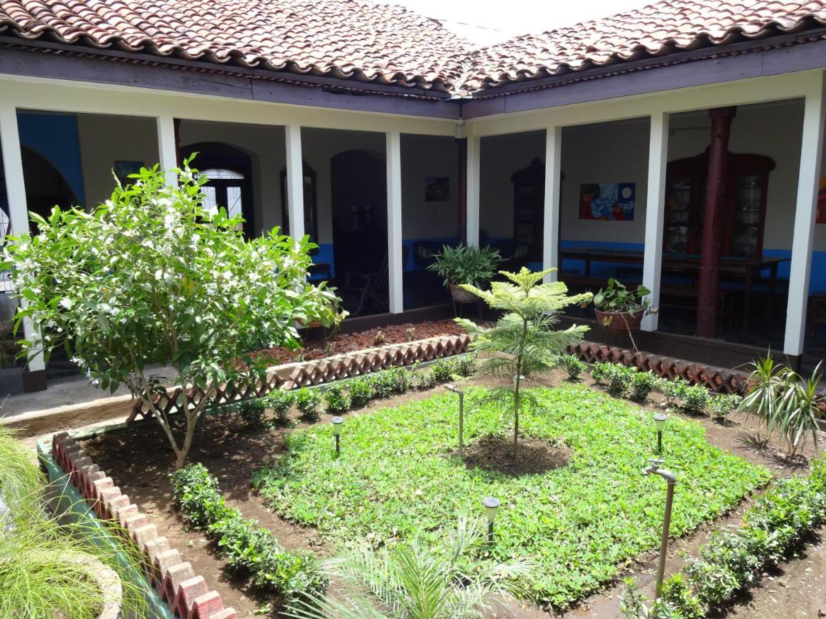 Harvest House Nicaragua Hotel Leon Exterior photo