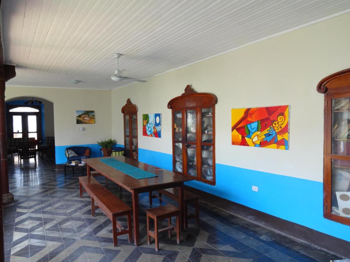 Harvest House Nicaragua Hotel Leon Exterior photo